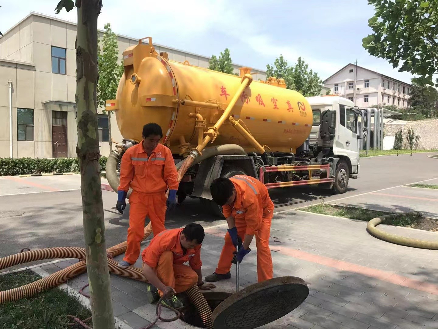 明溪化粪池清理与5-8吨吸粪车施工效率分析